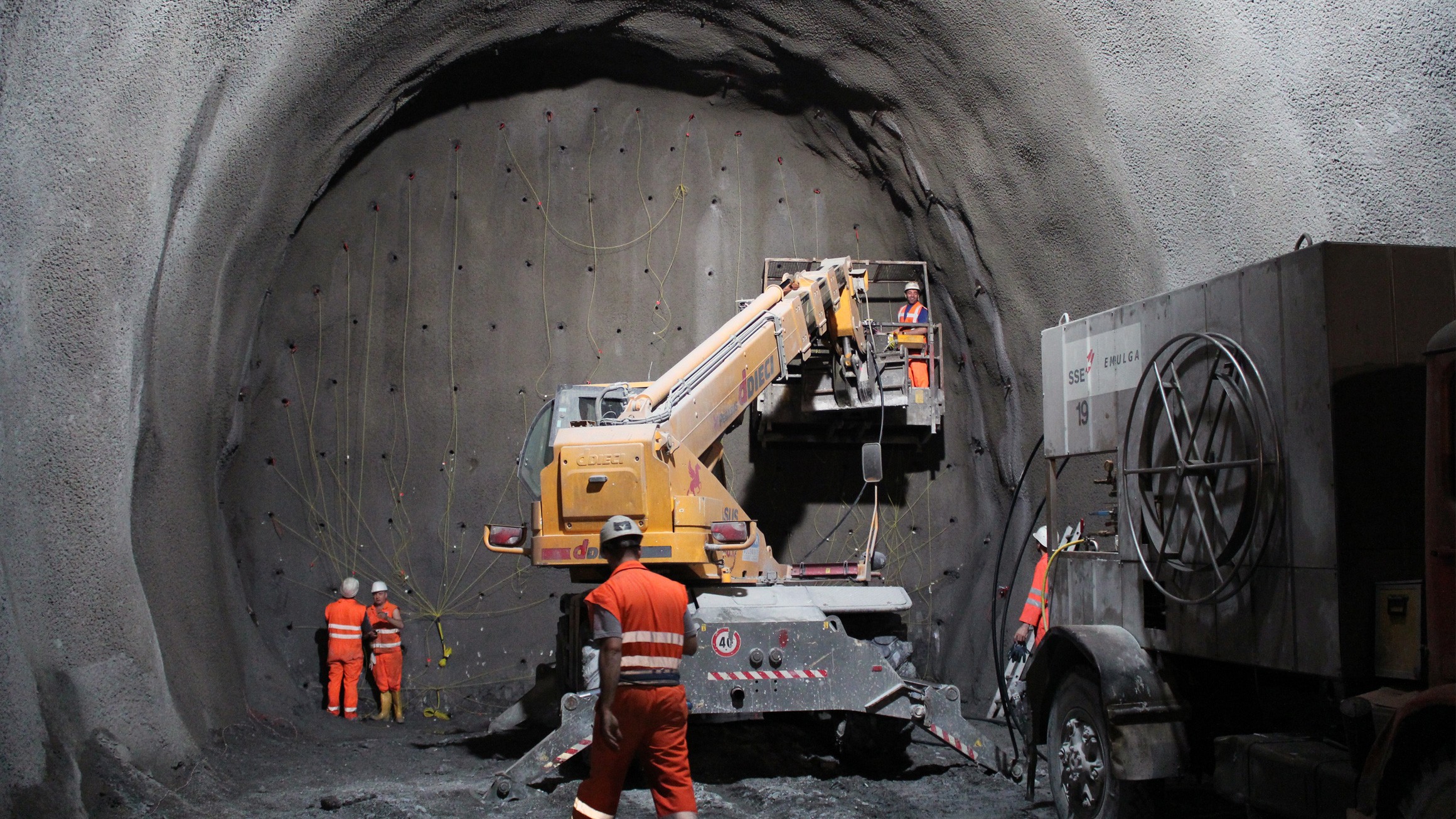 ผลิตภัณฑ์สำหรับงานก่อสร้างอุโมงค์ในชั้นหิน